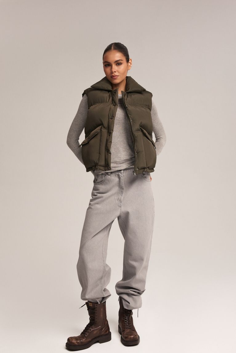 Жилет дутий на блискавці світлий хакі