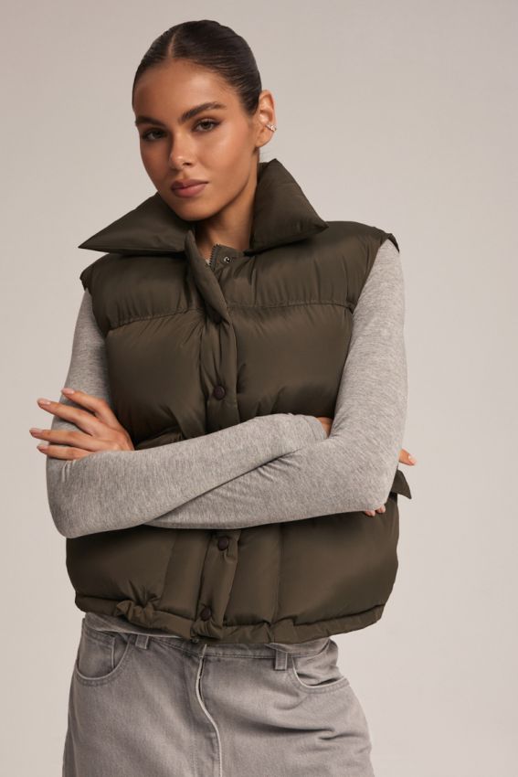 Жилет дутий на блискавці світлий хакі