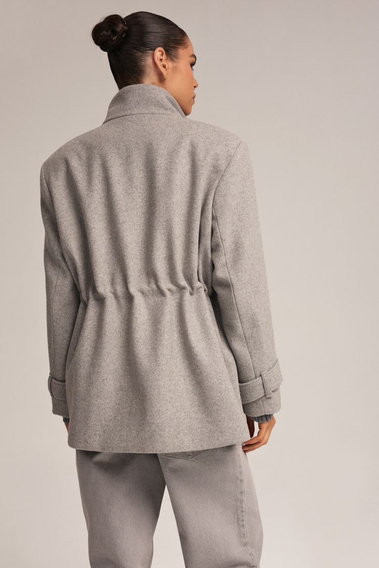 Напівпальто на кулісці