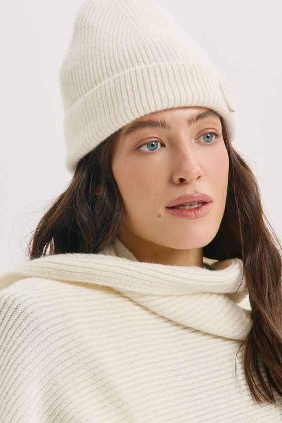 Шапка вовна молочна