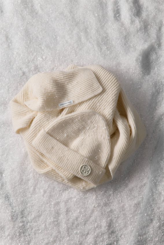 Шапка вовна молочна