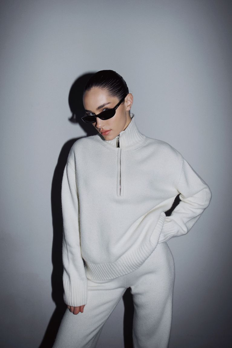 Кофта вовна на блискавці молочна