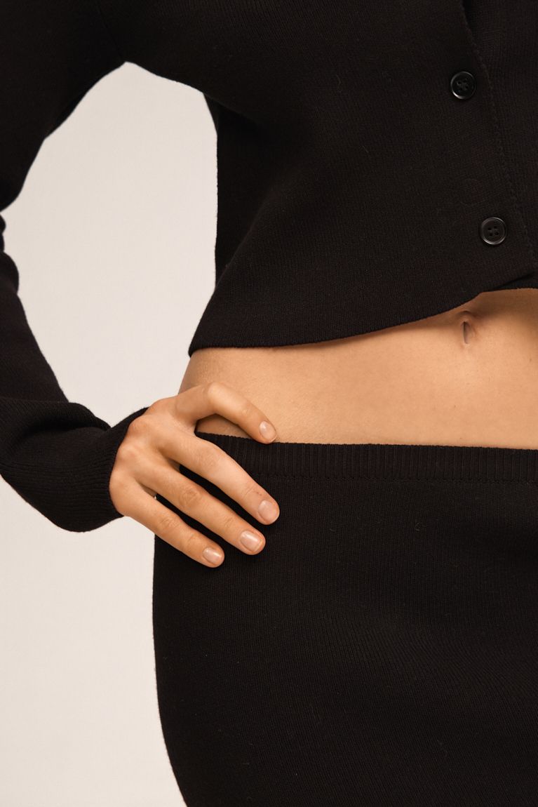 Костюм в'язаний зі спідницею чорний