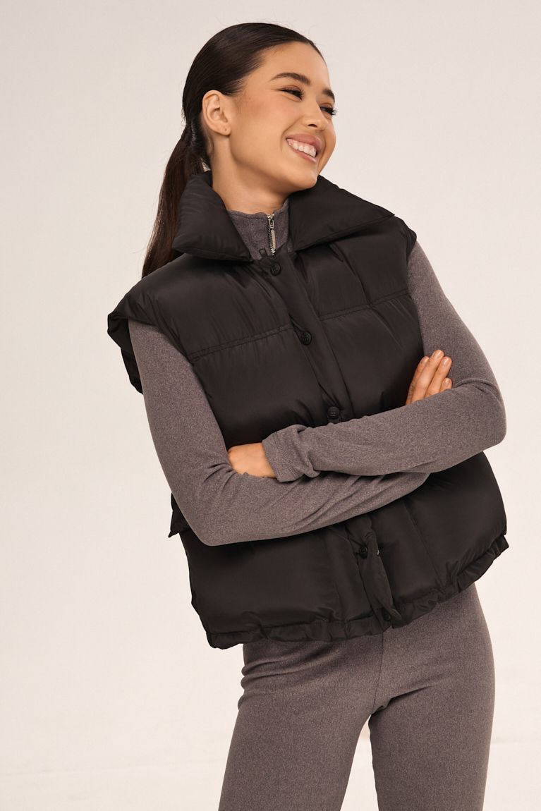 Жилет дутий на блискавці чорний