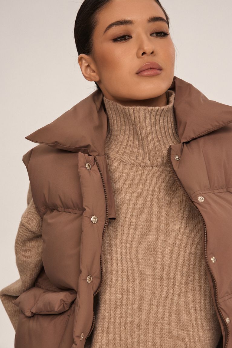 Жилет дутий на блискавці