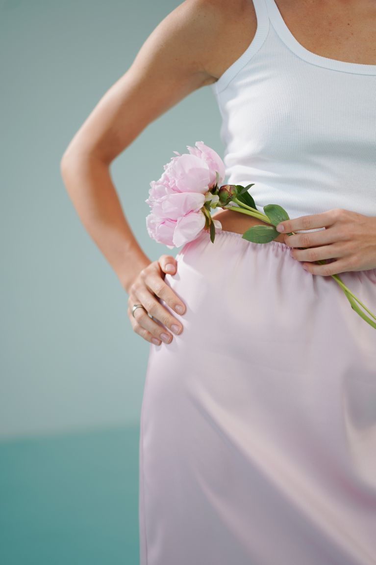 Спідниця атлас maxi з мереживом рожева