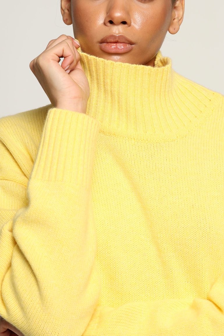 Светр вовна жовтий